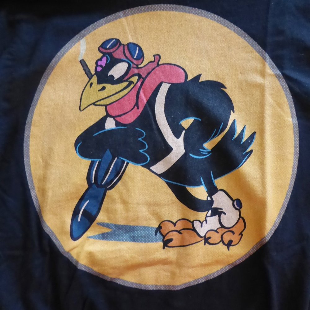 WWII MILITARY INSIGNIA MENS BLACK CROW WITH BOMB T-SHIRT (SIZE L) NEW